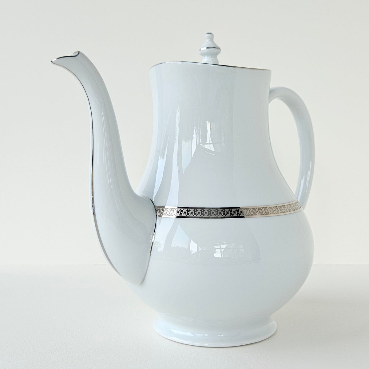 Théière / Verseuse – Symphonie Platine – Manufacture Haviland – Limoges, XXIe s.