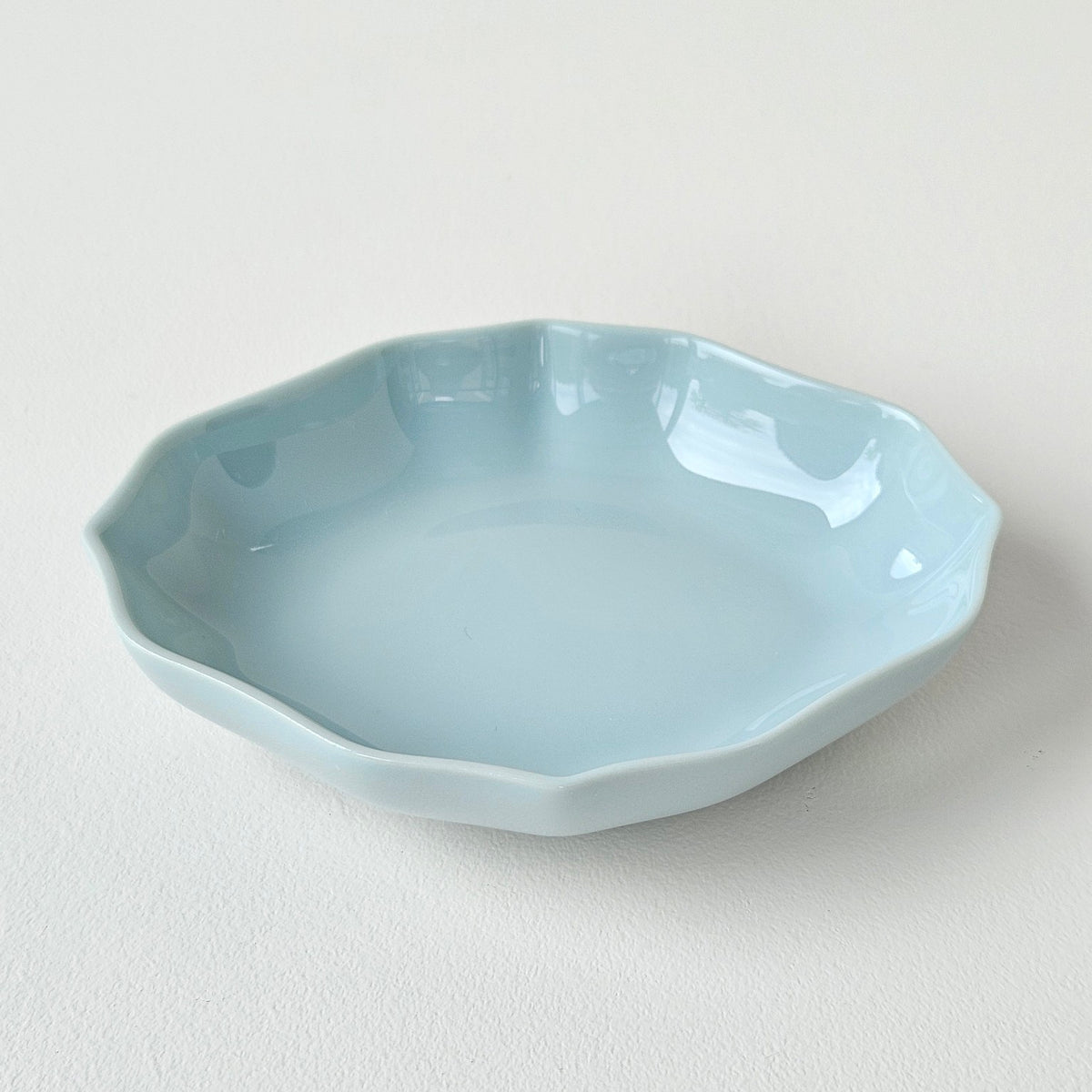Coupelle PM en porcelaine céladon – Meissen – Manufacture Raynaud – Limoges, fin du XXe s.