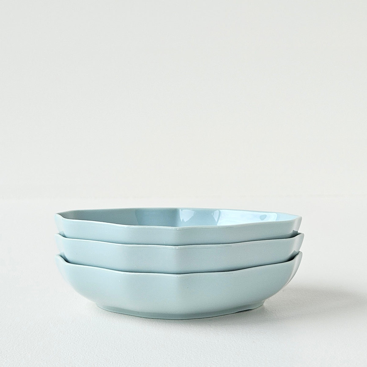 Coupelle PM en porcelaine céladon – Meissen – Manufacture Raynaud – Limoges, fin du XXe s.
