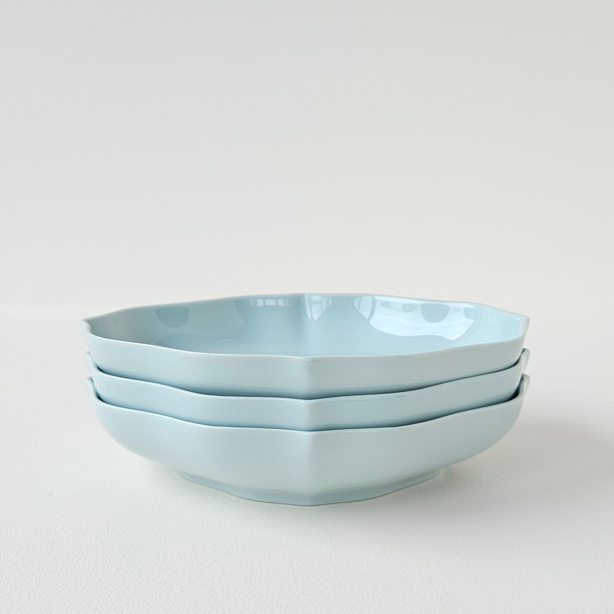 Coupelle GM en porcelaine céladon – Meissen – Manufacture Raynaud – Limoges, fin du XXe s.