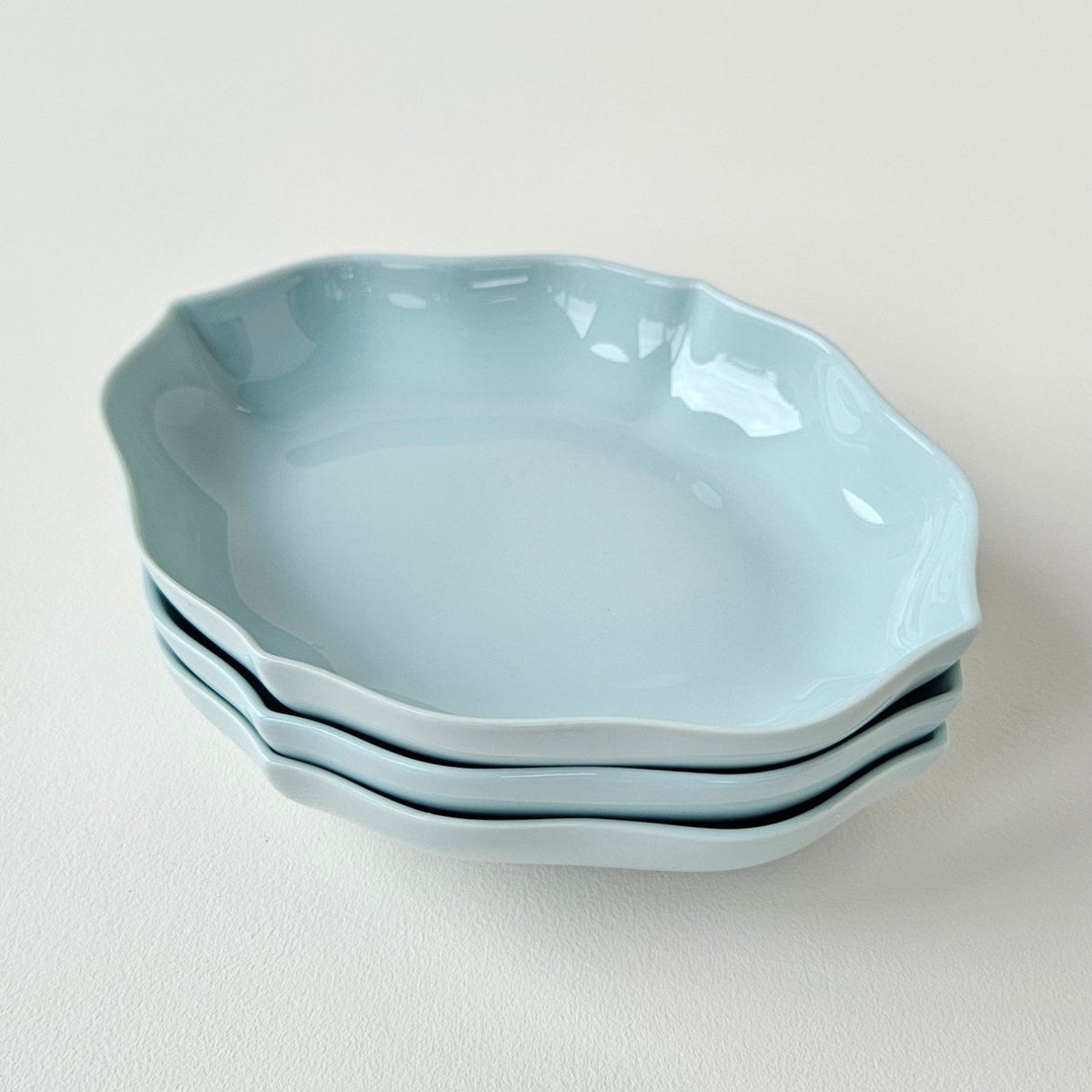 Coupelle GM en porcelaine céladon – Meissen – Manufacture Raynaud – Limoges, fin du XXe s.