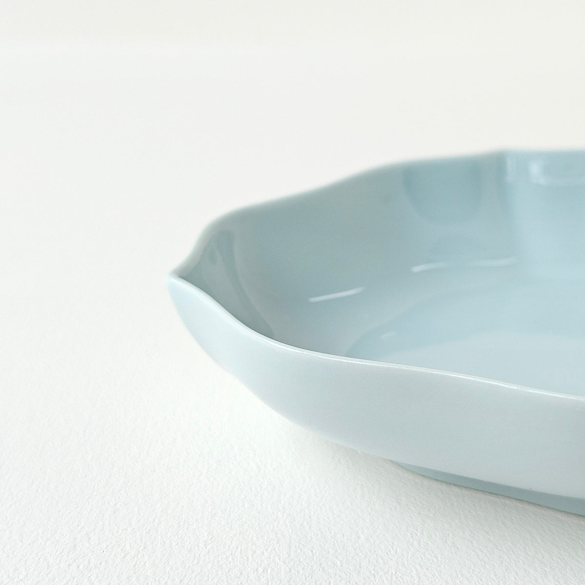 Coupelle GM en porcelaine céladon – Meissen – Manufacture Raynaud – Limoges, fin du XXe s.