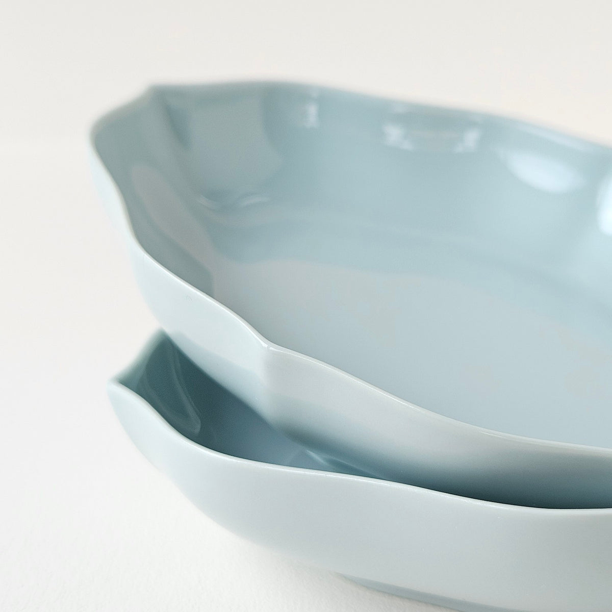 Coupelle GM en porcelaine céladon – Meissen – Manufacture Raynaud – Limoges, fin du XXe s.