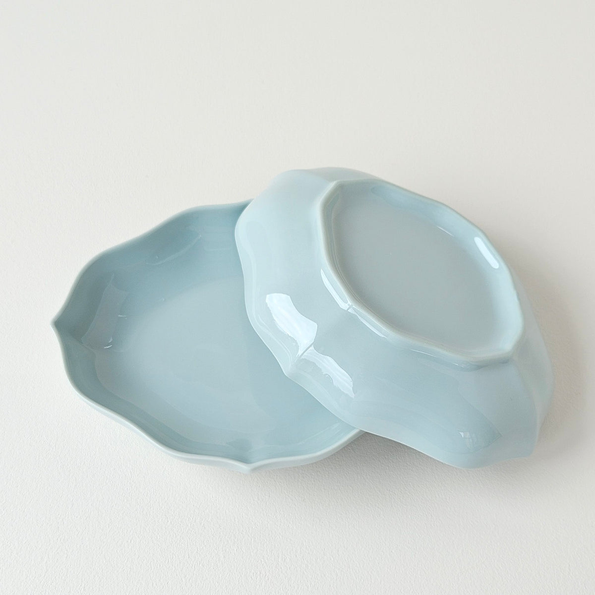 Coupelle GM en porcelaine céladon – Meissen – Manufacture Raynaud – Limoges, fin du XXe s.