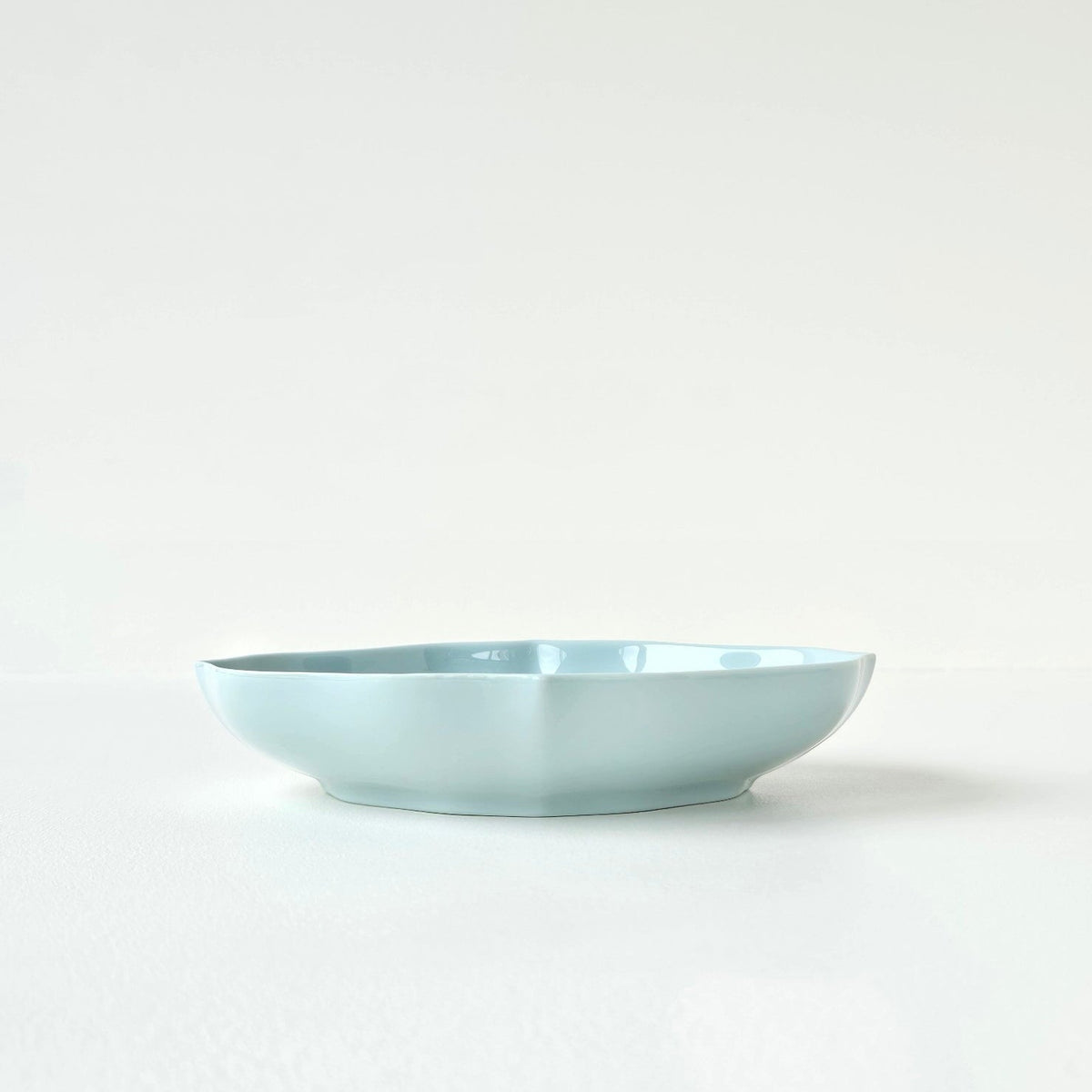 Coupelle GM en porcelaine céladon – Meissen – Manufacture Raynaud – Limoges, fin du XXe s.