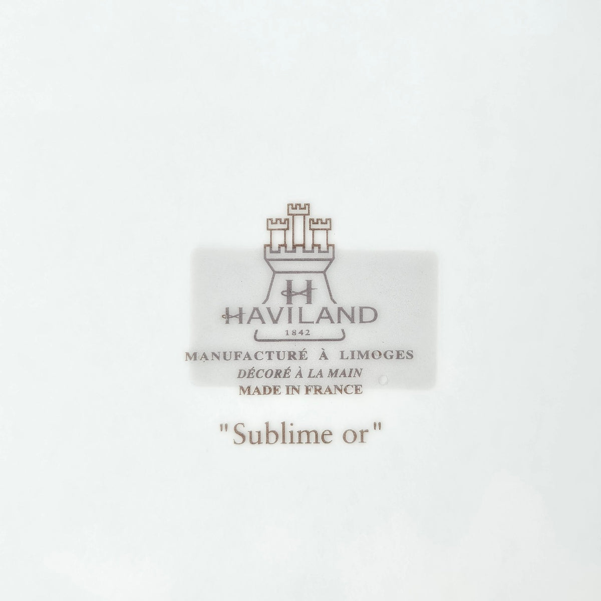 Assiette plate / Assiette de présentation – Sublime or – Manufacture Haviland – Limoges, XXIe s.
