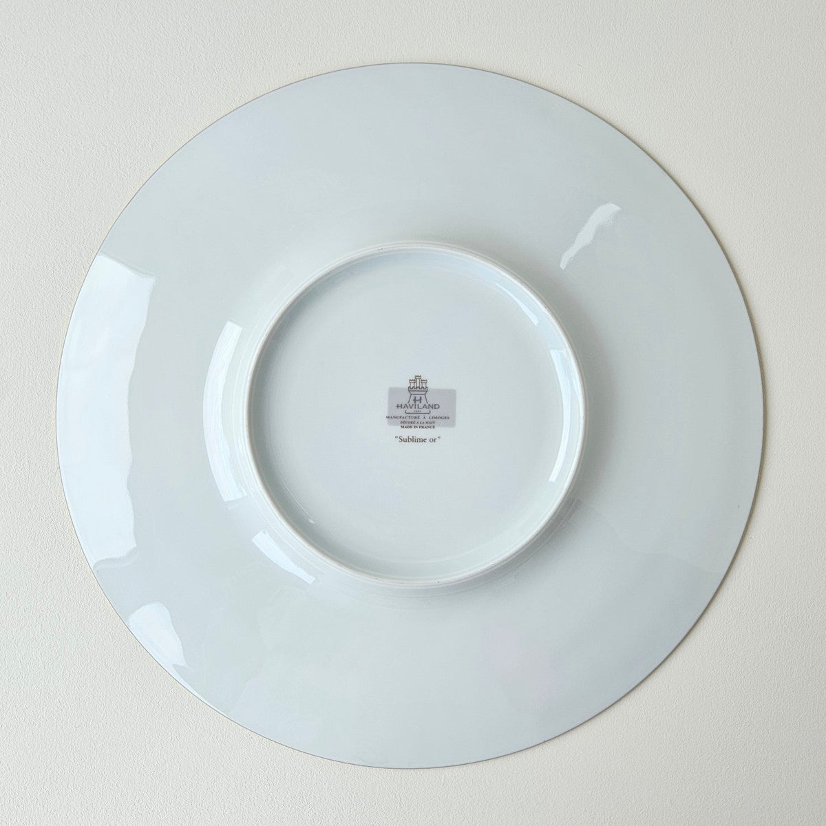 Assiette plate / Assiette de présentation – Sublime or – Manufacture Haviland – Limoges, XXIe s.