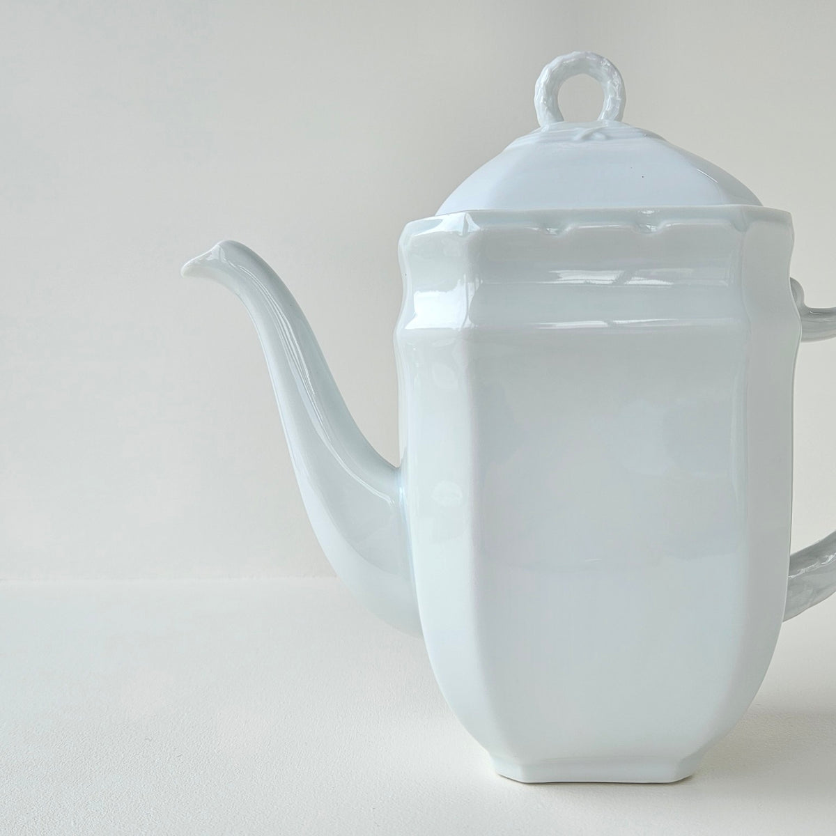 Octagonal Teapot – Manufacture Raynaud – Limoges, 2nd Half of the 20th Century