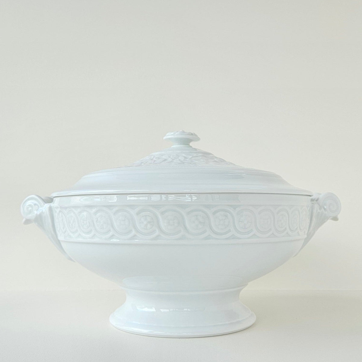 Round Tureen, “Louvre” Pattern – Manufacture Bernardaud – Limoges, 2nd Half of the 20th Century