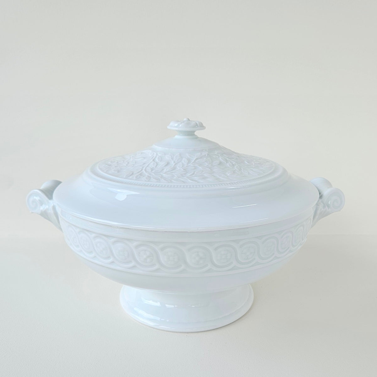 Round Tureen, “Louvre” Pattern – Manufacture Bernardaud – Limoges, 2nd Half of the 20th Century