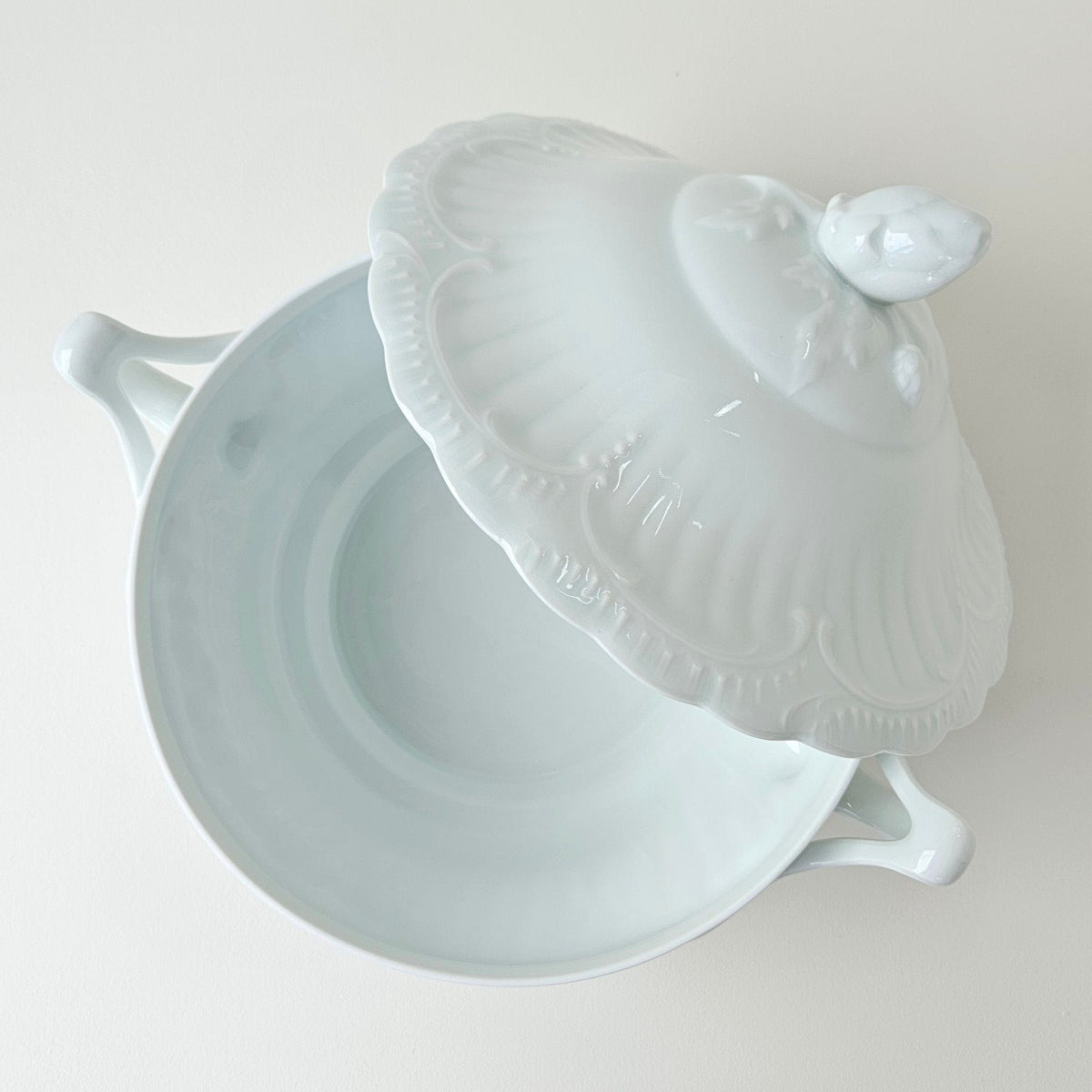Round Tureen – Manufacture Chastagner – Limoges, 2nd Half of the 20th Century