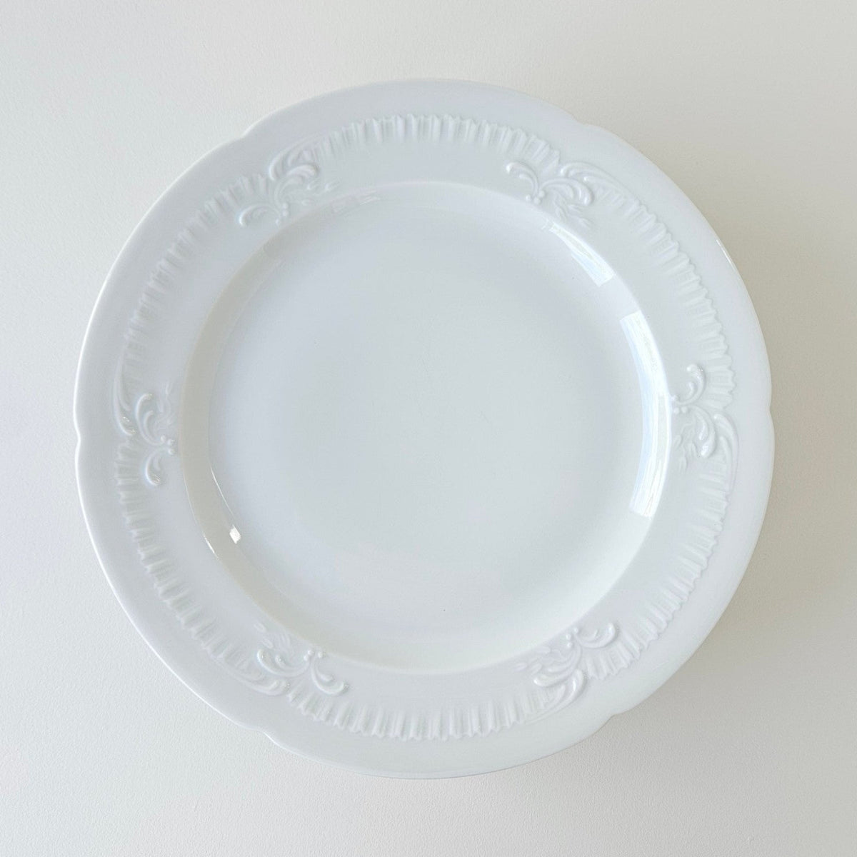 Suite de six assiettes plates – Manufacture Chastagner – Limoges, 2e moitié du XXᵉ s.