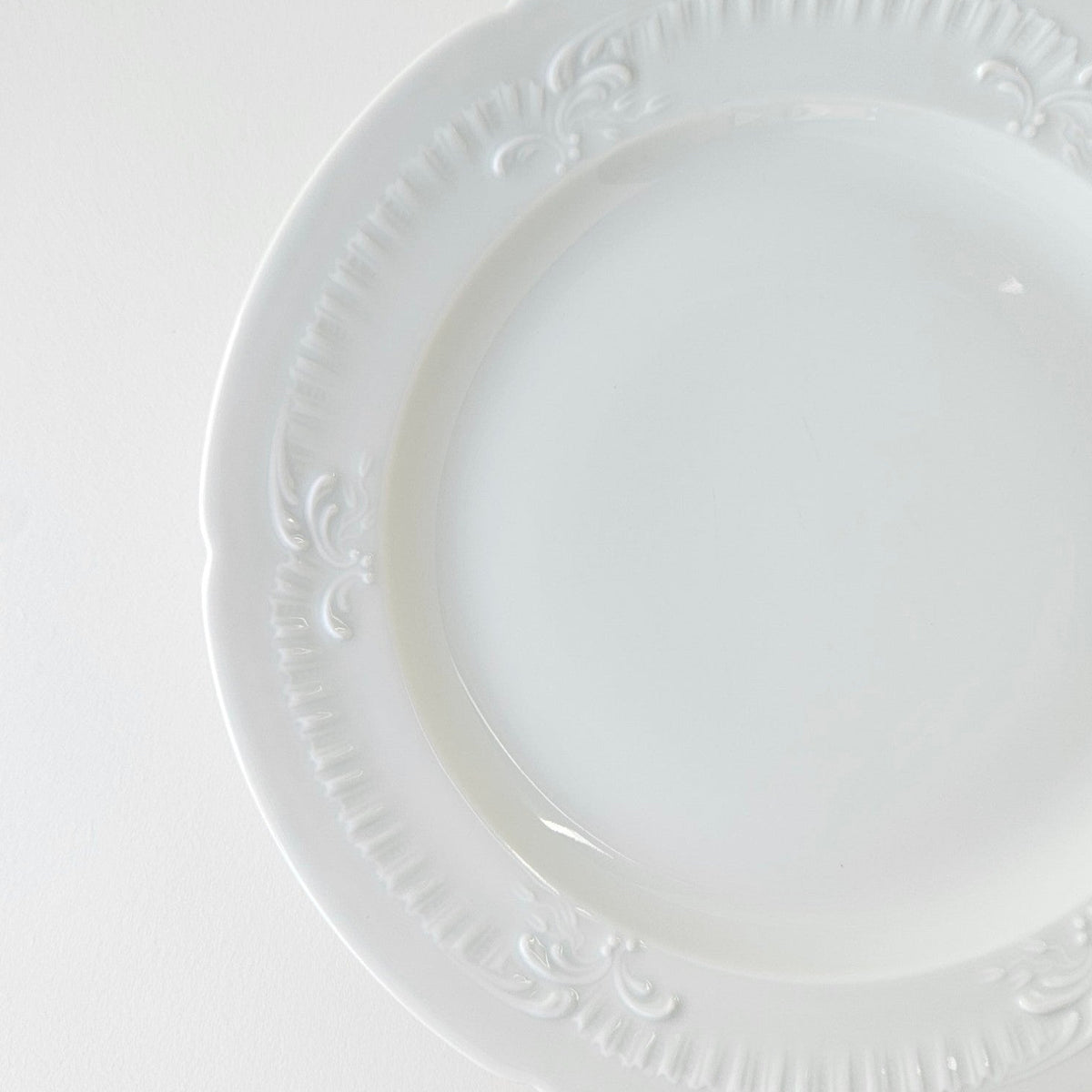Suite de six assiettes plates – Manufacture Chastagner – Limoges, 2e moitié du XXᵉ s.