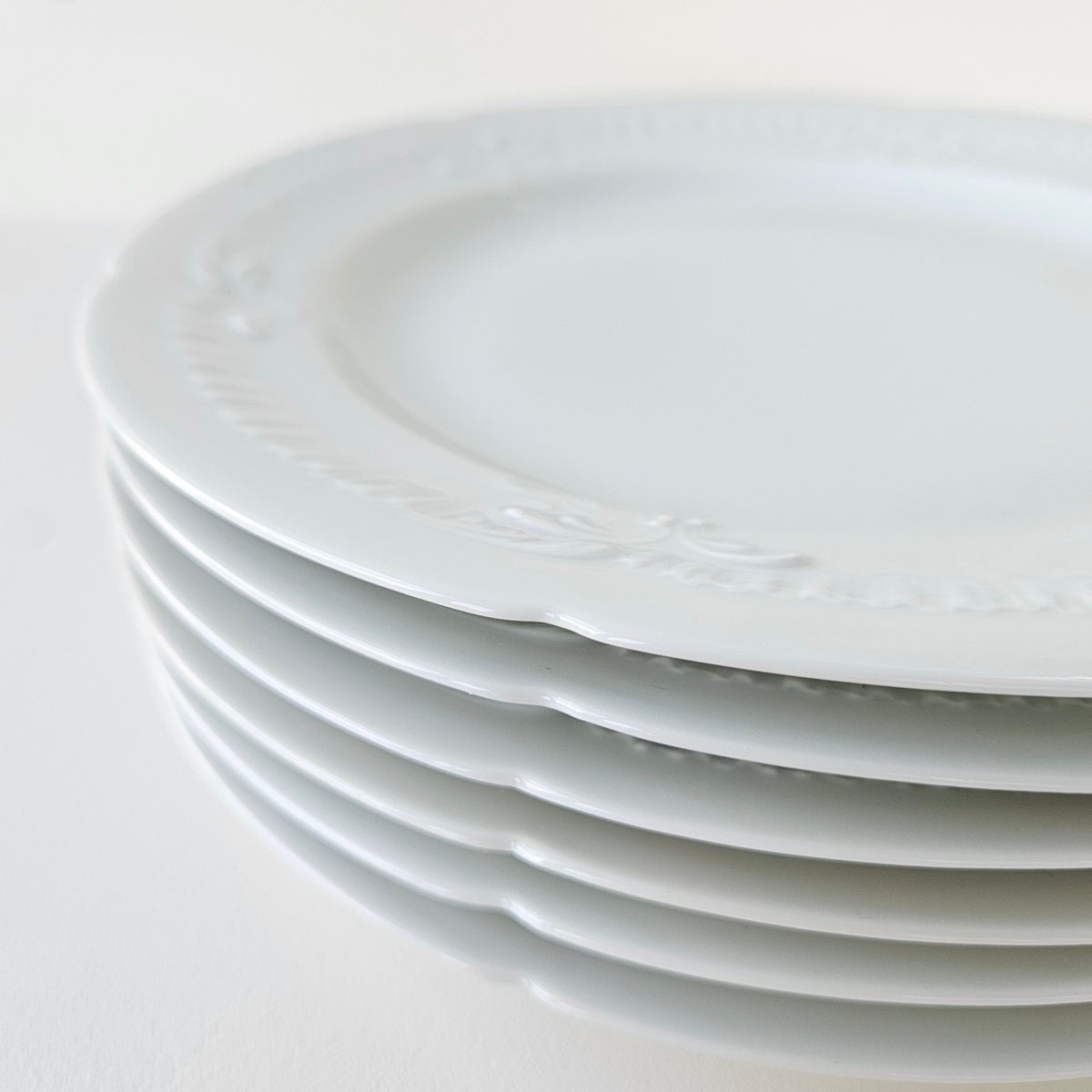 Suite de six assiettes plates – Manufacture Chastagner – Limoges, 2e moitié du XXᵉ s.