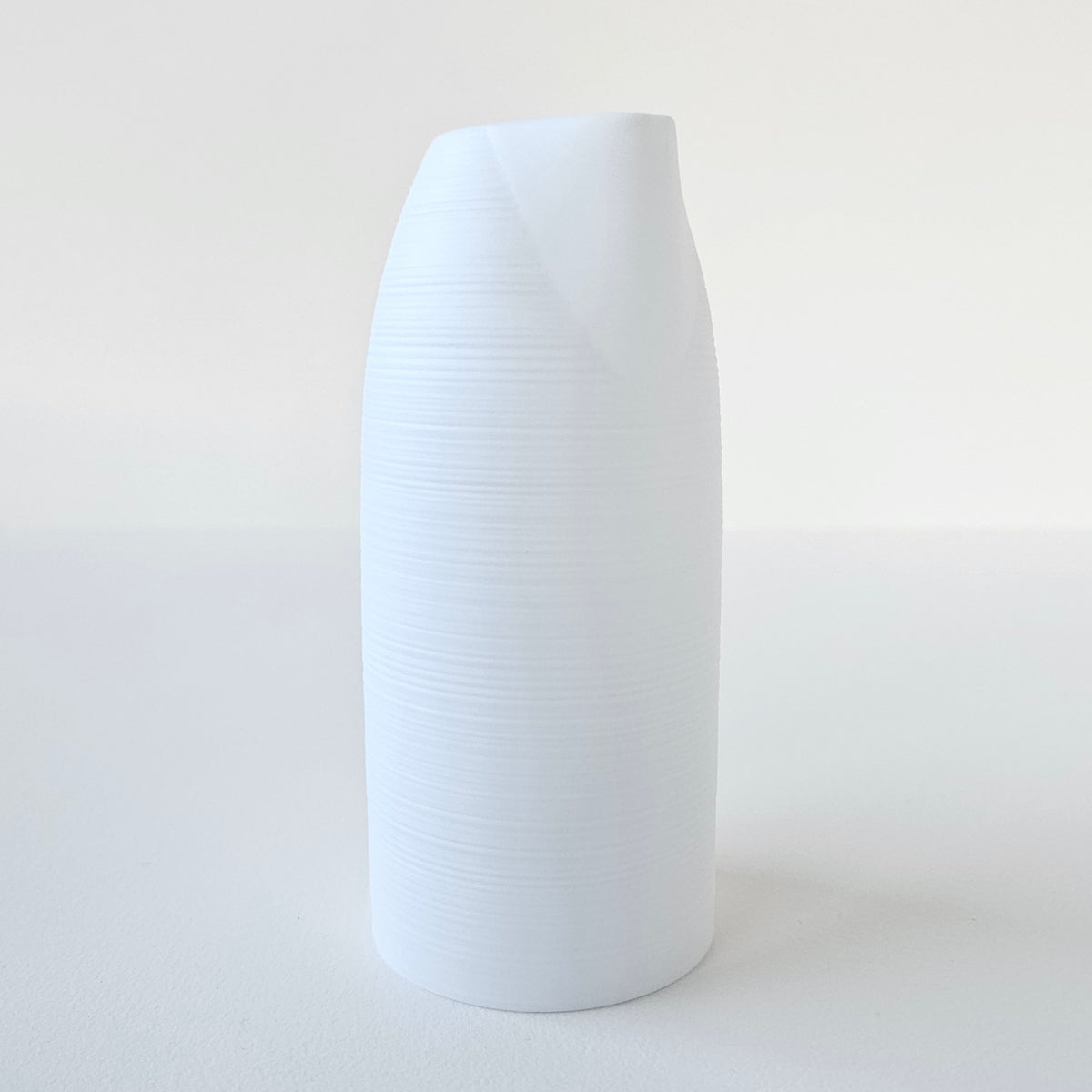 Fiole à saké GM – Hémisphère blanc satiné – Manufacture J.L. Coquet – Saint-Léonard-de-Noblat, XXIe s.