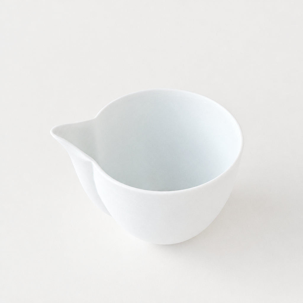 Crémier / Petit pot verseur – Hémisphère blanc satiné – Manufacture J.L. Coquet – Saint-Léonard-de-Noblat, XXIe s.