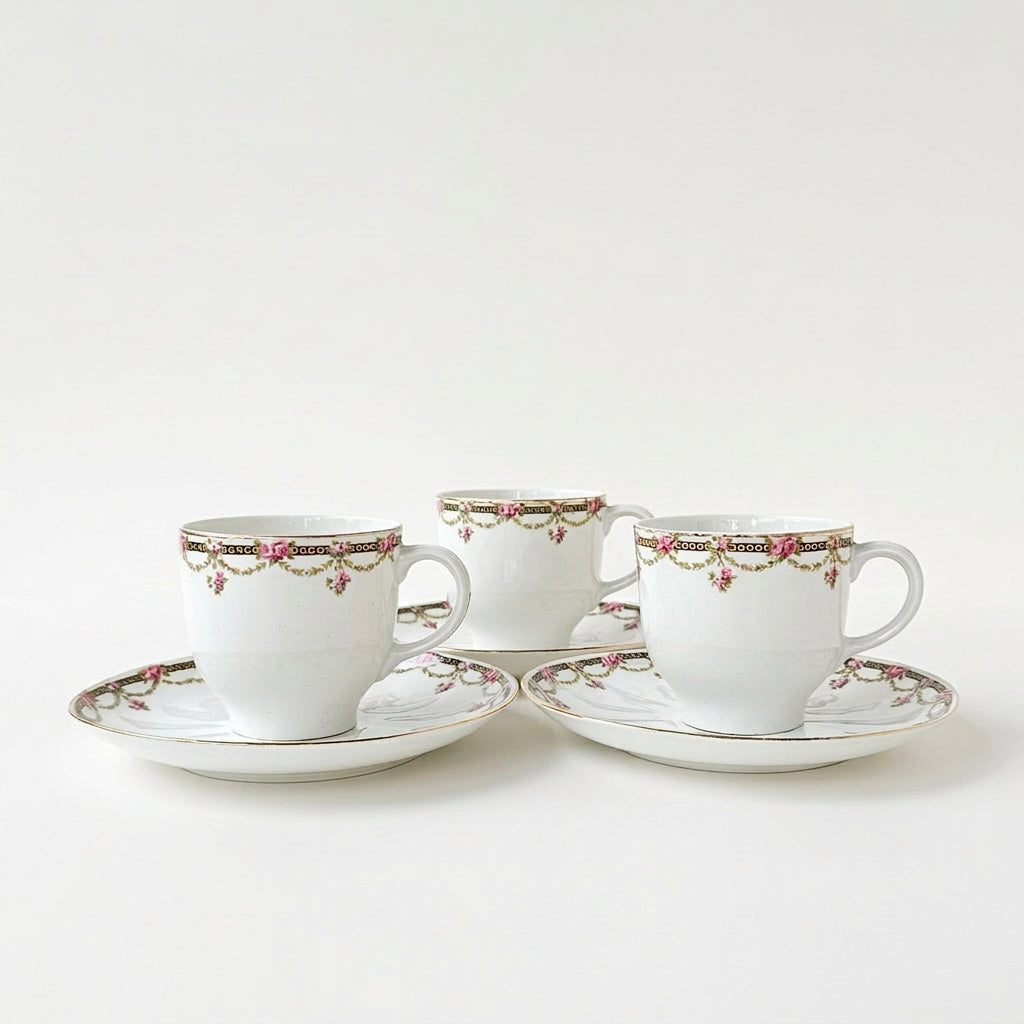 Ensemble de trois tasses à café et soucoupes – Manufacture Chabrol Frères & Poirier – Décor Francis Quinque – Limoges, v. 1920