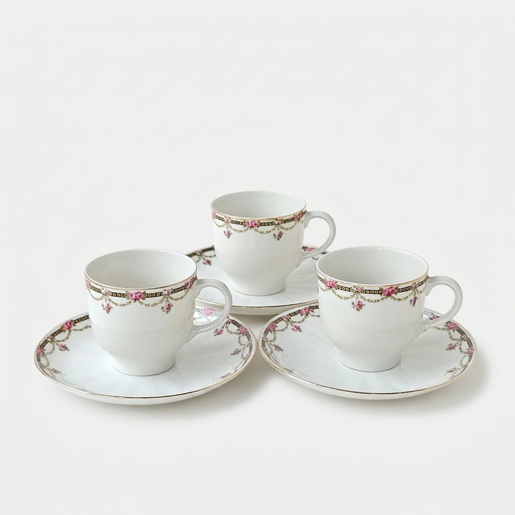 Ensemble de trois tasses à café et soucoupes – Manufacture Chabrol Frères & Poirier – Décor Francis Quinque – Limoges, v. 1920