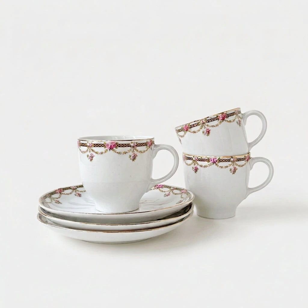 Ensemble de trois tasses à café et soucoupes – Manufacture Chabrol Frères & Poirier – Décor Francis Quinque – Limoges, v. 1920