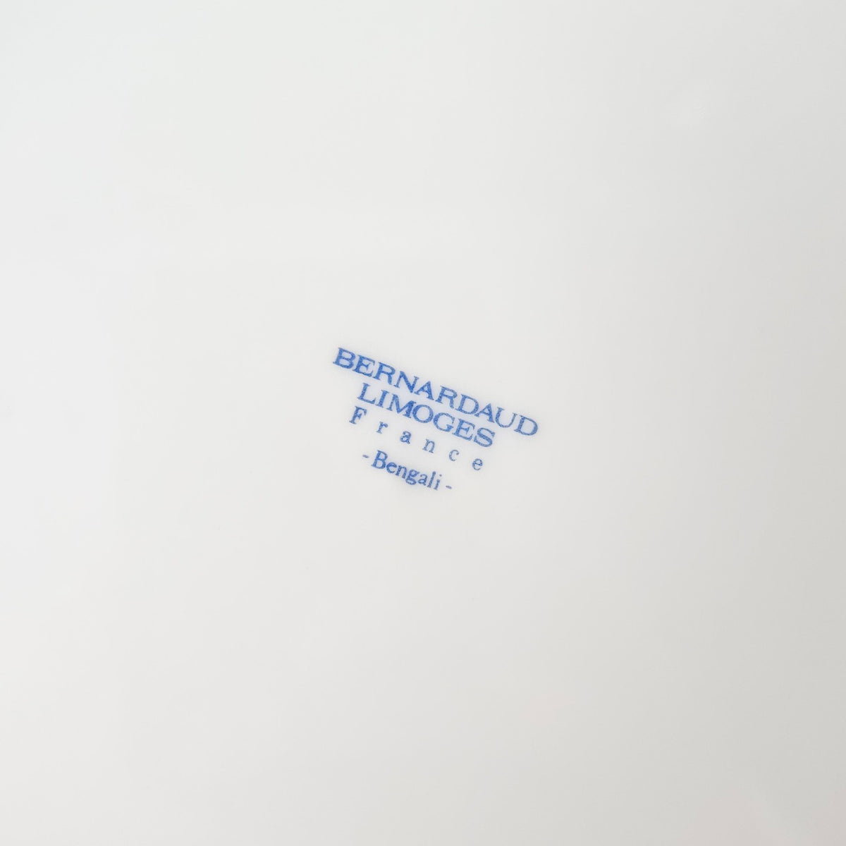 Plat de service à oreilles – Modèle Bengali – Manufacture Bernardaud – Limoges, v. 1960-1980