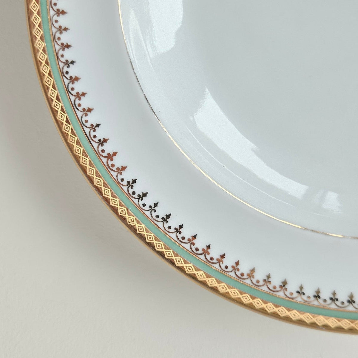 Lot de deux assiettes creuses – Manufacture A. Lanternier – Limoges, v. 1955–1965