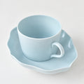 Tasse à thé et coupelle en porcelaine céladon – Meissen – Manufacture Raynaud – Limoges, fin du XXe s.