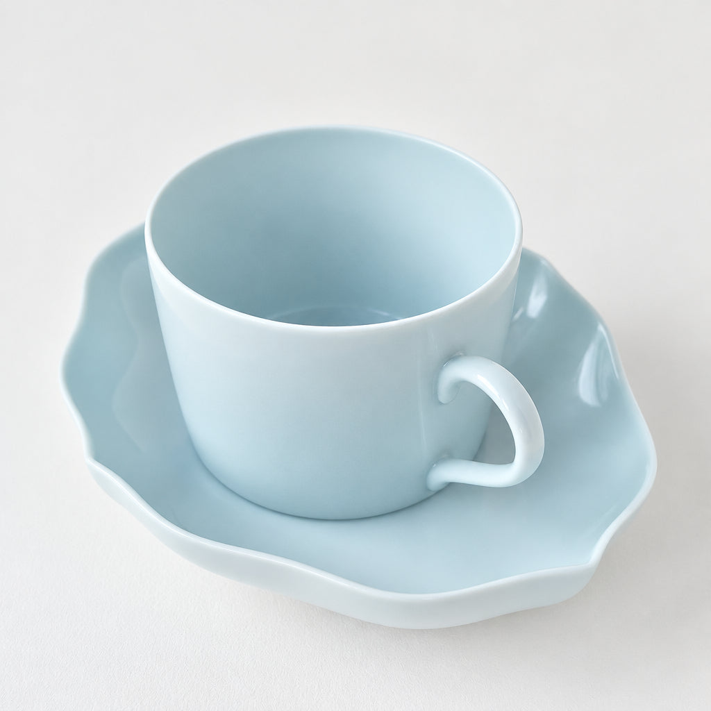 Tasse à thé et coupelle en porcelaine céladon – Meissen – Manufacture Raynaud – Limoges, fin du XXe s.