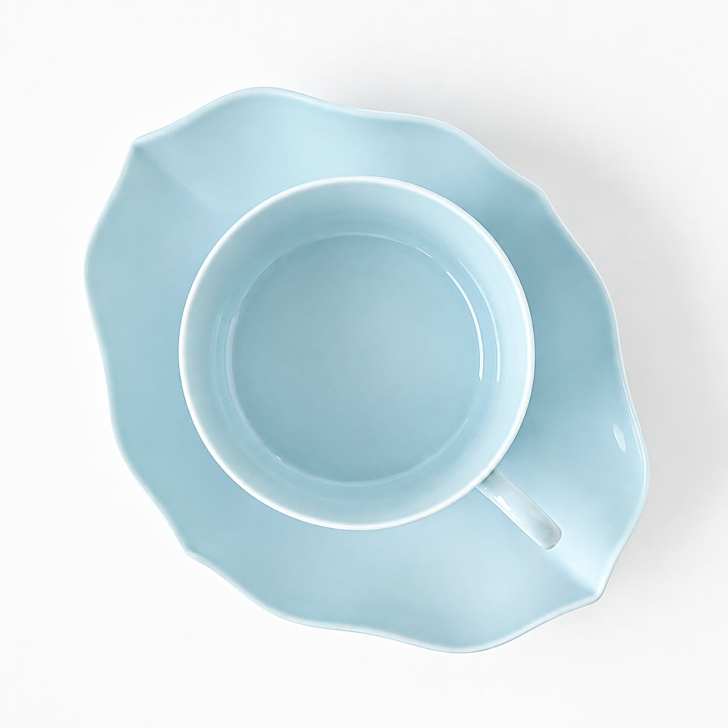 Tasse à thé et coupelle en porcelaine céladon – Meissen – Manufacture Raynaud – Limoges, fin du XXe s.