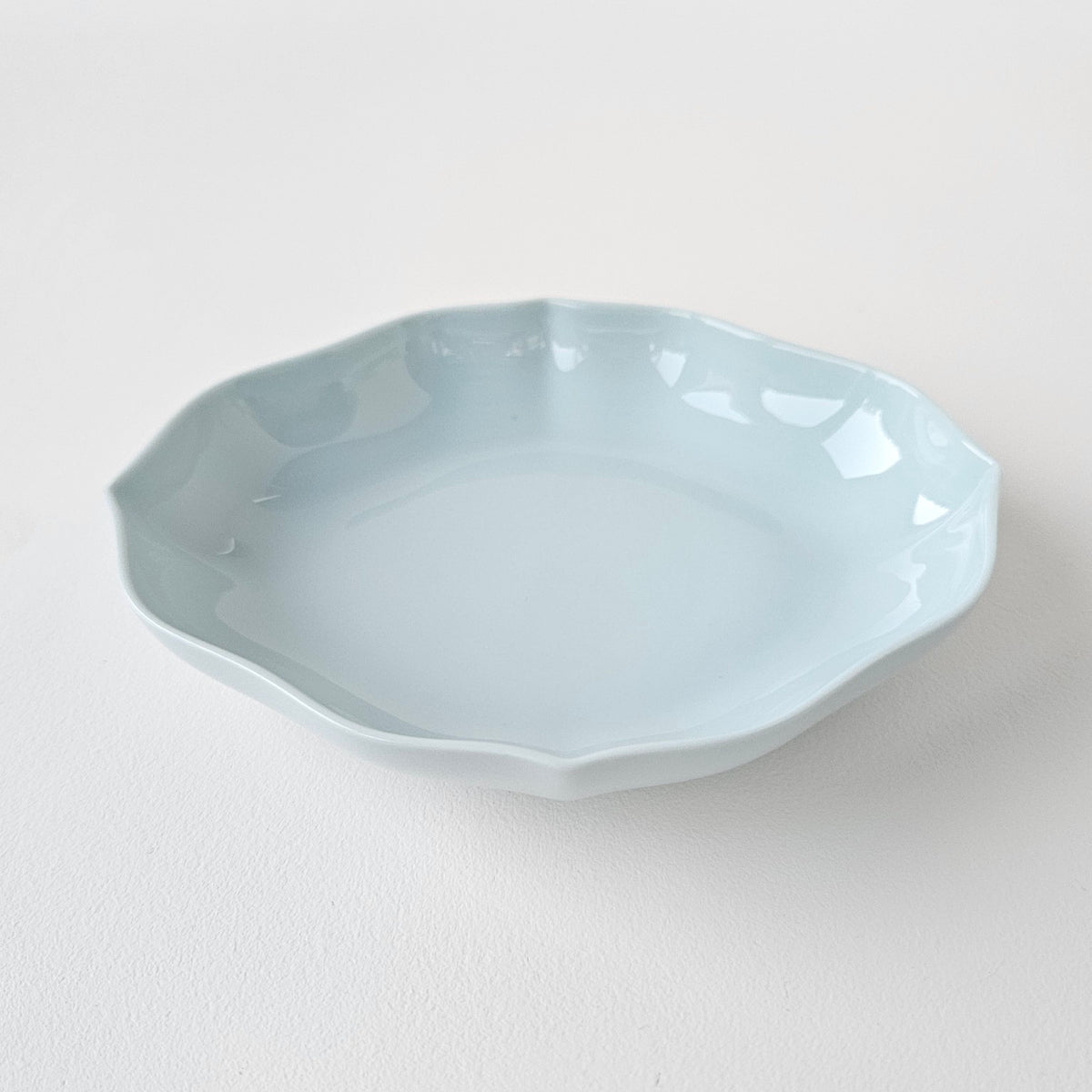 Tasse à thé et coupelle en porcelaine céladon – Meissen – Manufacture Raynaud – Limoges, fin du XXe s.