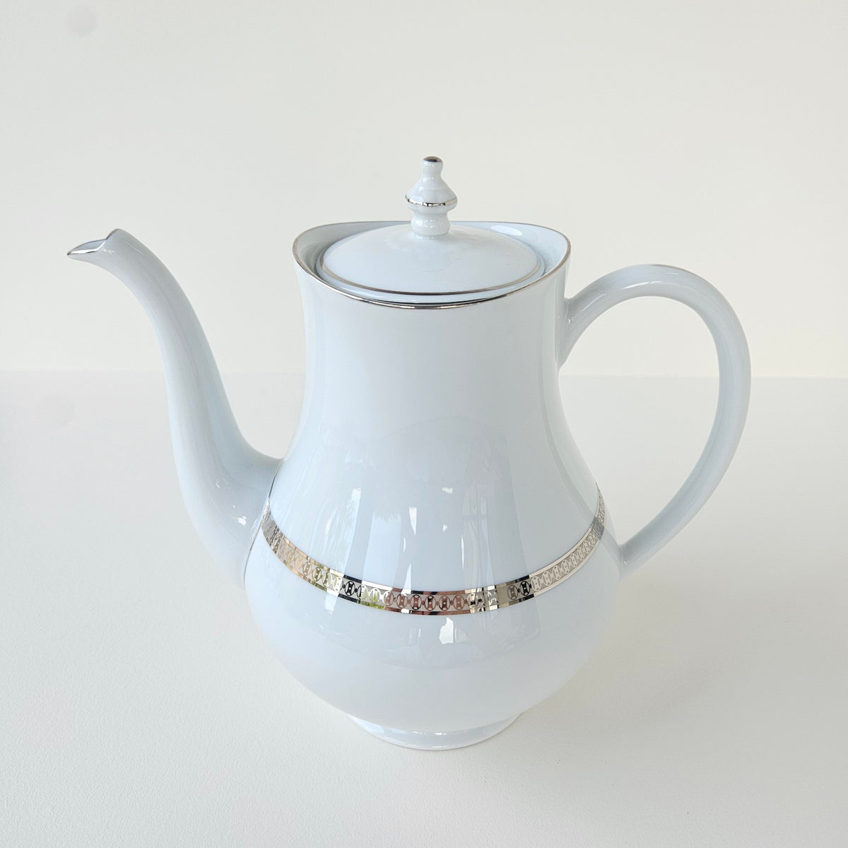 Théière / Verseuse – Symphonie Platine – Manufacture Haviland – Limoges, XXIe s.