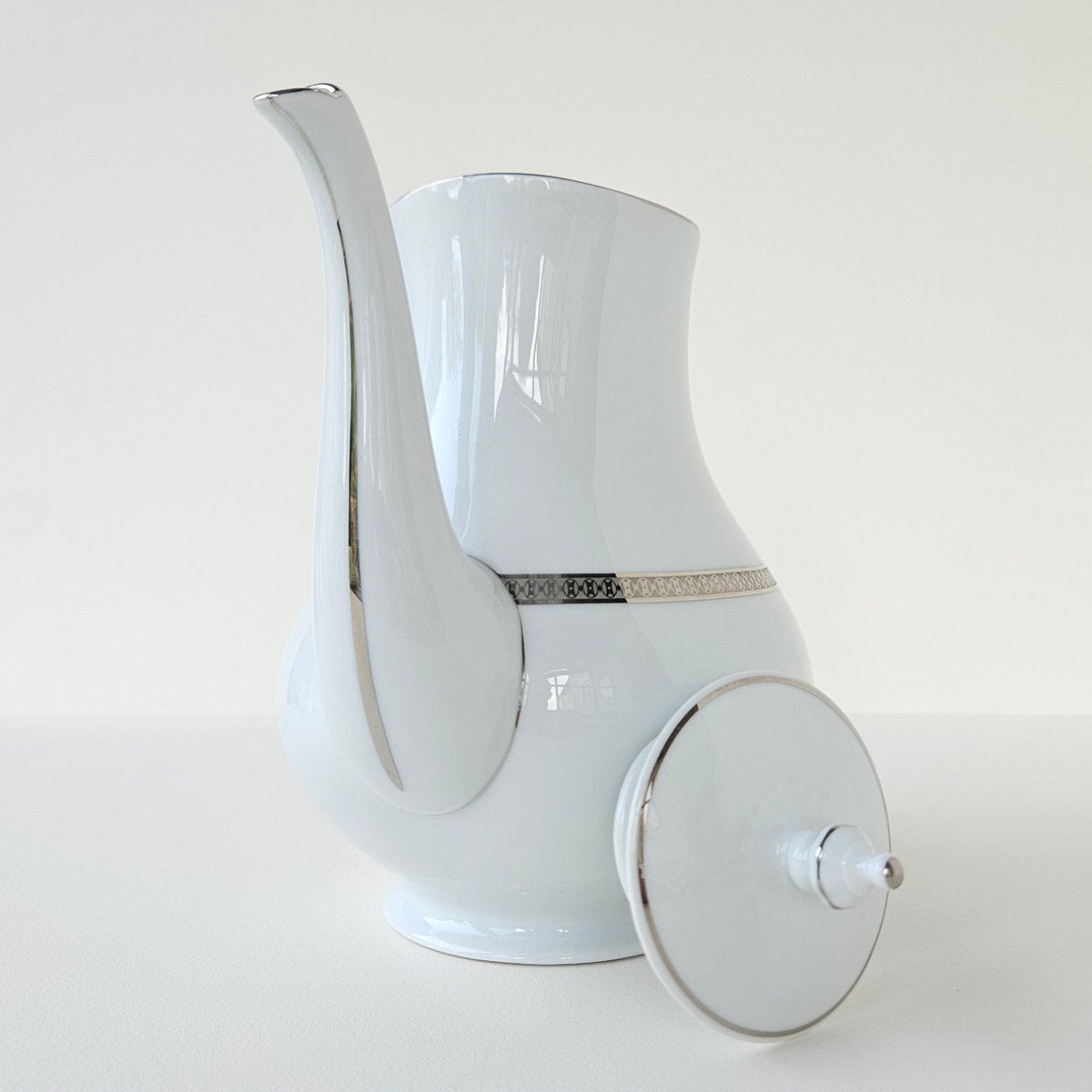 Théière / Verseuse – Symphonie Platine – Manufacture Haviland – Limoges, XXIe s.