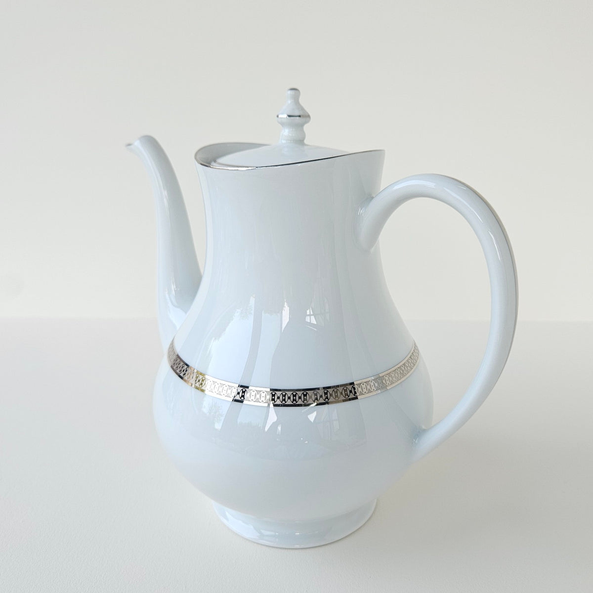 Théière / Verseuse – Symphonie Platine – Manufacture Haviland – Limoges, XXIe s.