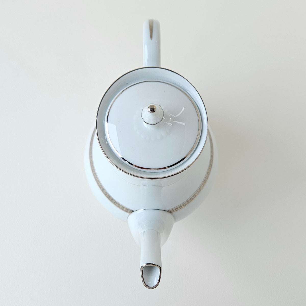 Théière / Verseuse – Symphonie Platine – Manufacture Haviland – Limoges, XXIe s.