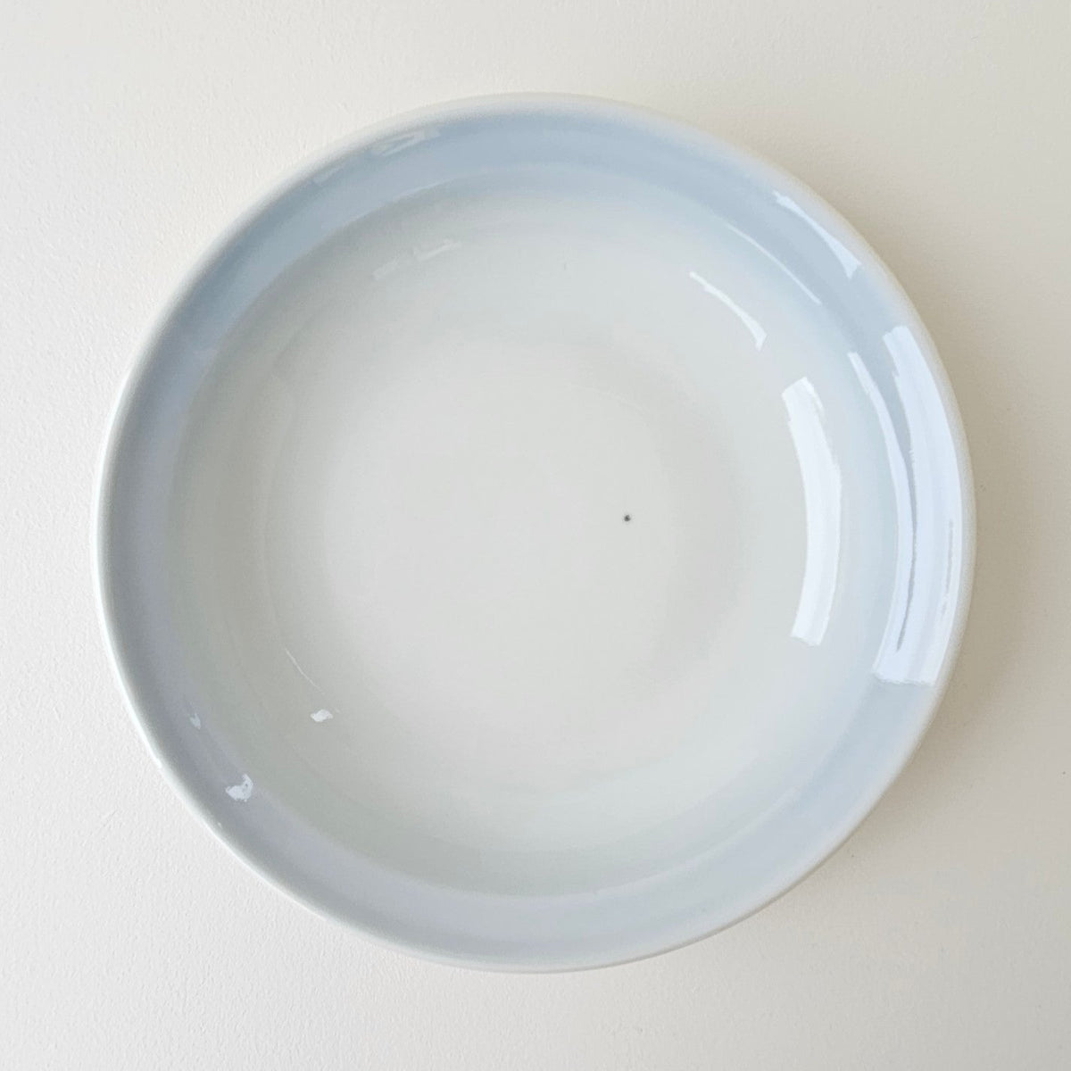Quatre assiettes à dessert creuses – Aluminite – Manufacture René Frugier – Limoges, v. 1930–1940