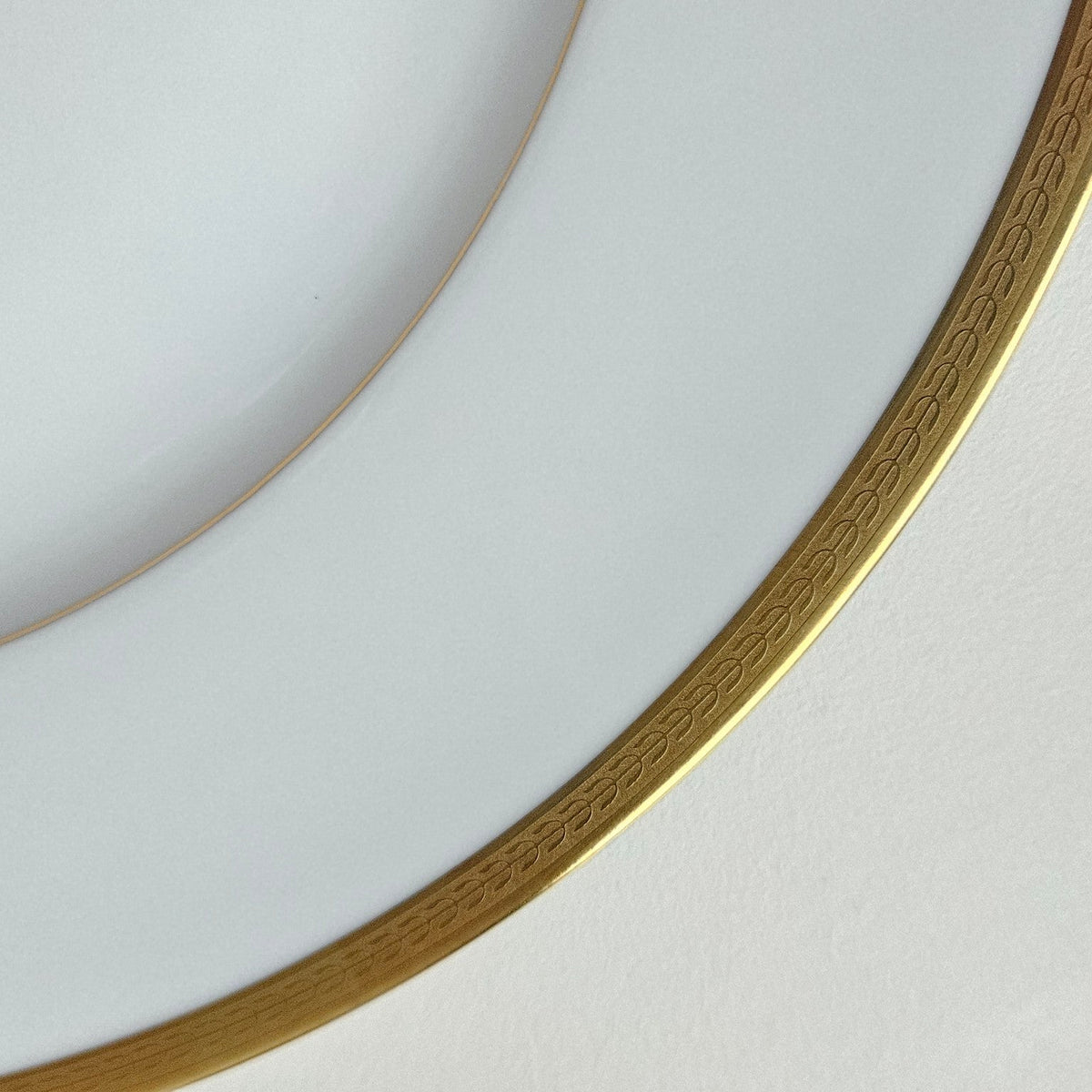 Plat de service / Assiette de présentation – Collection Prestige – Manufacture Haviland – Limoges, XXIe s.
