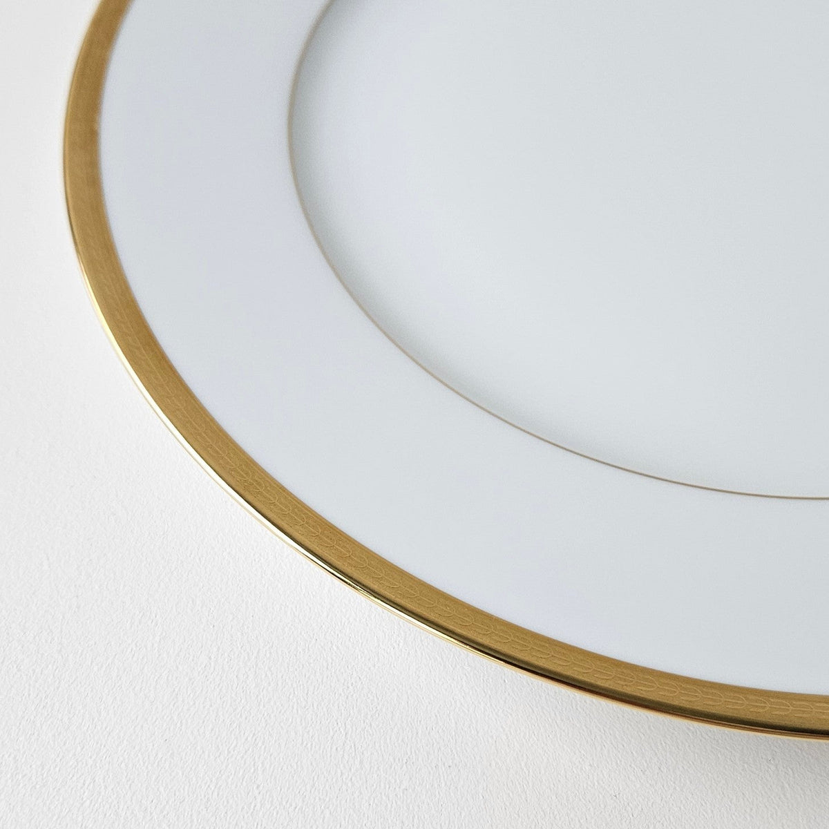 Plat de service / Assiette de présentation – Collection Prestige – Manufacture Haviland – Limoges, XXIe s.