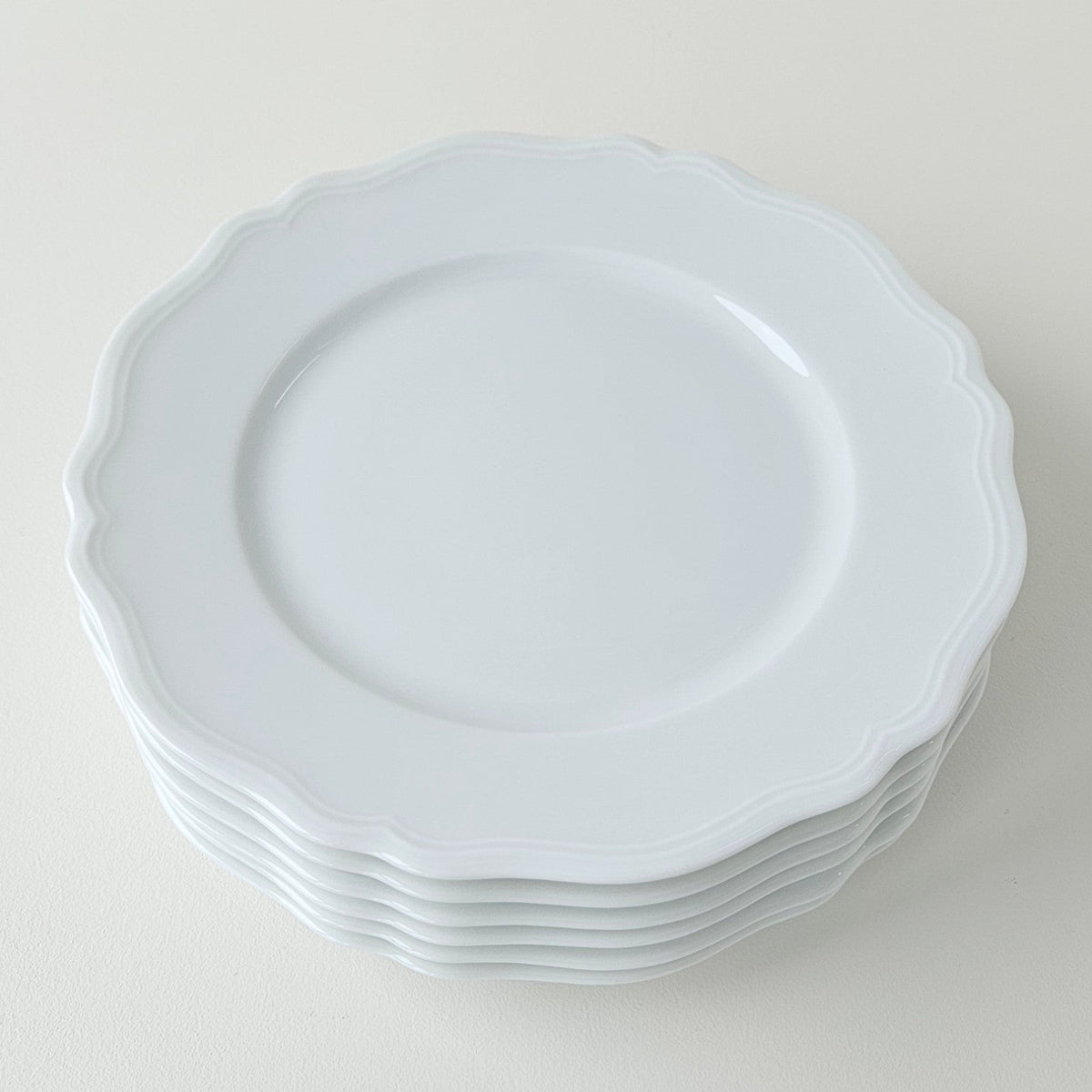 Suite de six assiettes à déjeuner – Choiseul – Manufacture Royal Limoges – Limoges, début du XXIe s.