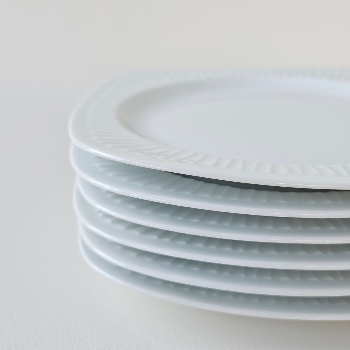 Suite de six assiettes à dessert – Lot n°2 – Manufacture Haviland – Limoges, v. 1950-1959 (Copie)