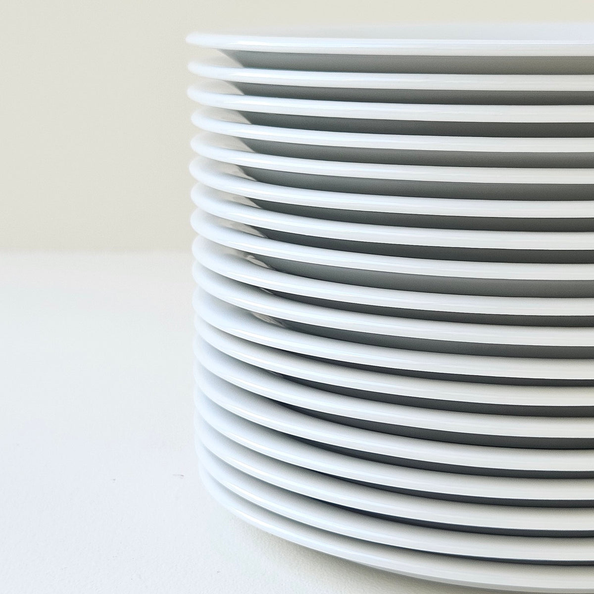 Set of Six Extra-Shallow Bread Plates – Manufacture Raynaud – Limoges, 21st Century