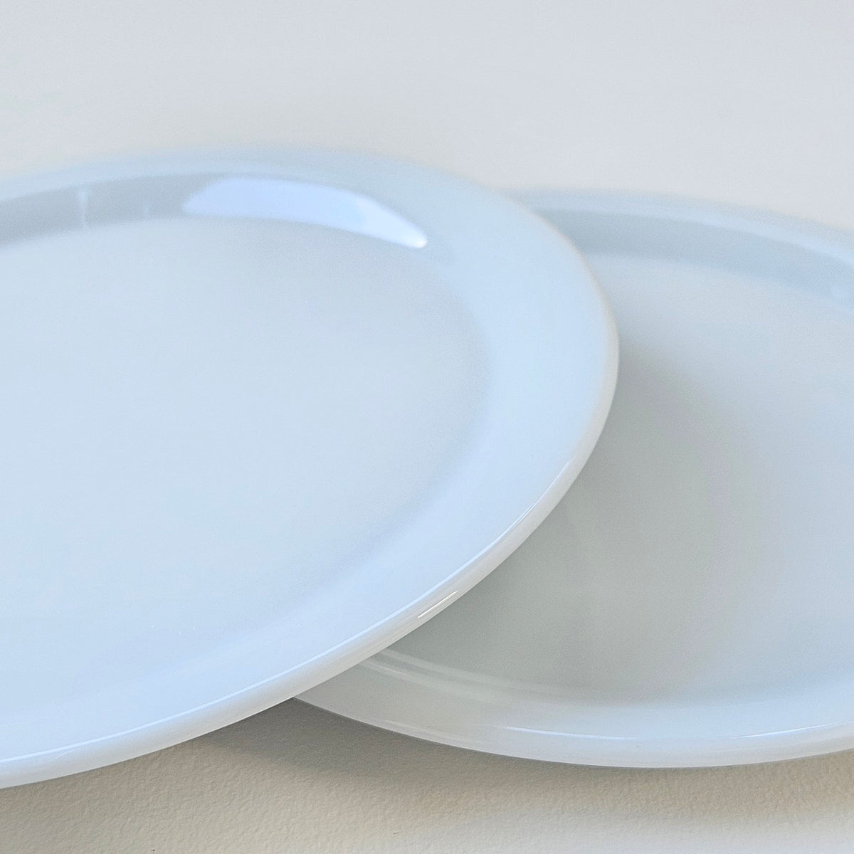 Suite de six assiettes à pain extra-plates – Manufacture Raynaud – Limoges, XXIe s.