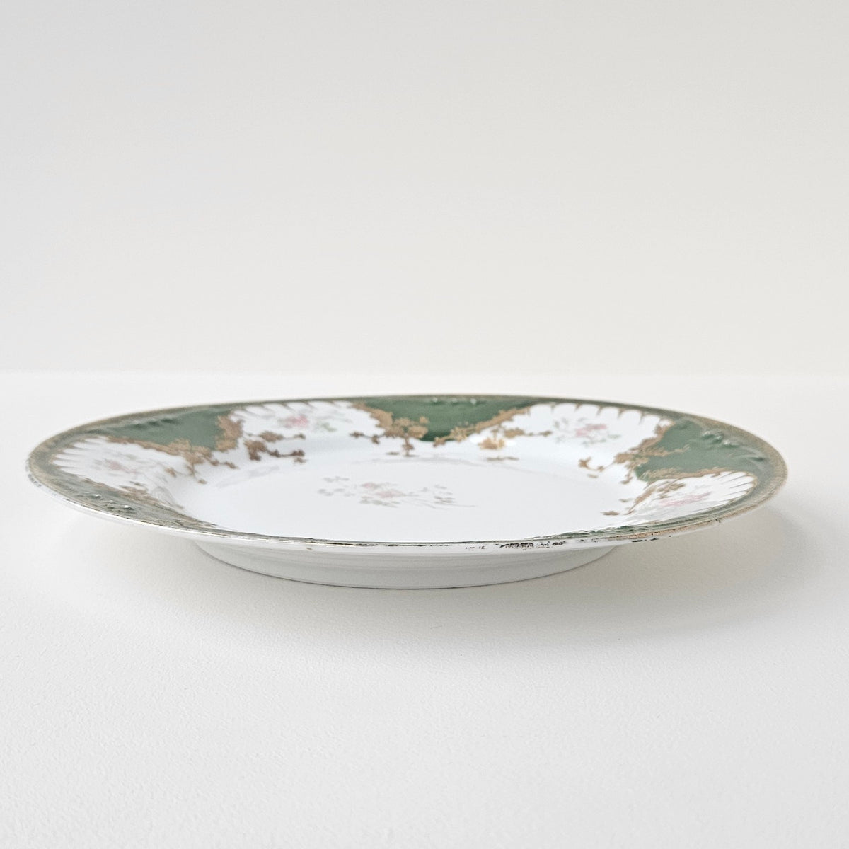 Assiette ancienne – Manufacture Balleroy, Mandavy et de Mavaleix – Limoges, v. 1904-1908