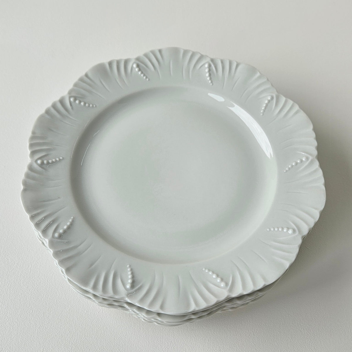 Suite de six assiettes à dessert – Manufacture Royal Limoges – 2e moitié du XXᵉ s.