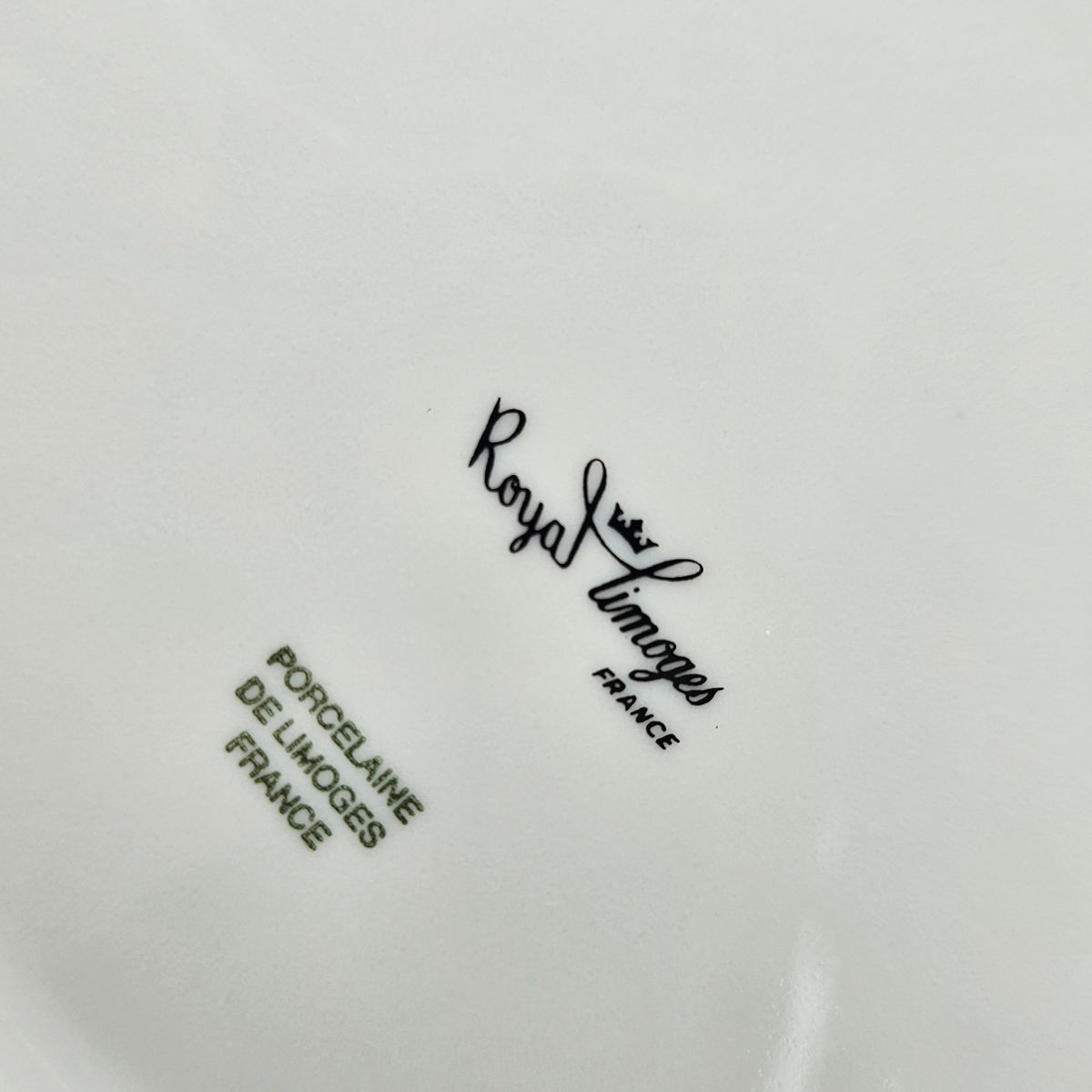 Suite de six assiettes à dessert – Manufacture Royal Limoges – 2e moitié du XXᵉ s.
