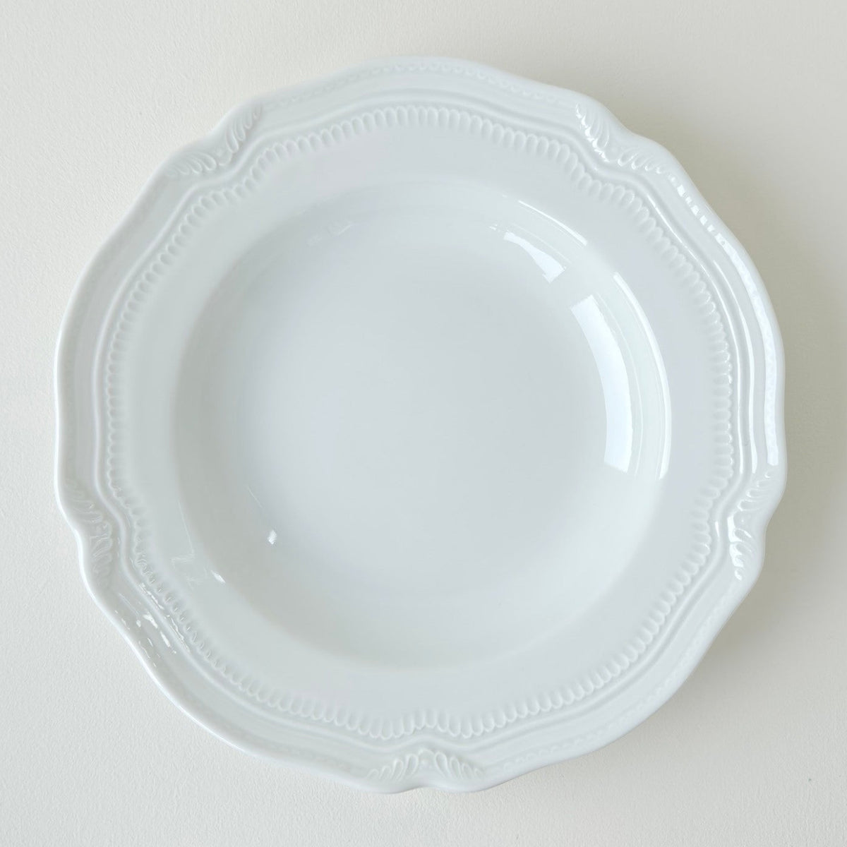 Suite de dix assiettes creuses – Manufacture La Seynie / La Reine – Saint-Yrieix-la-Perche, fin du XXᵉ s.