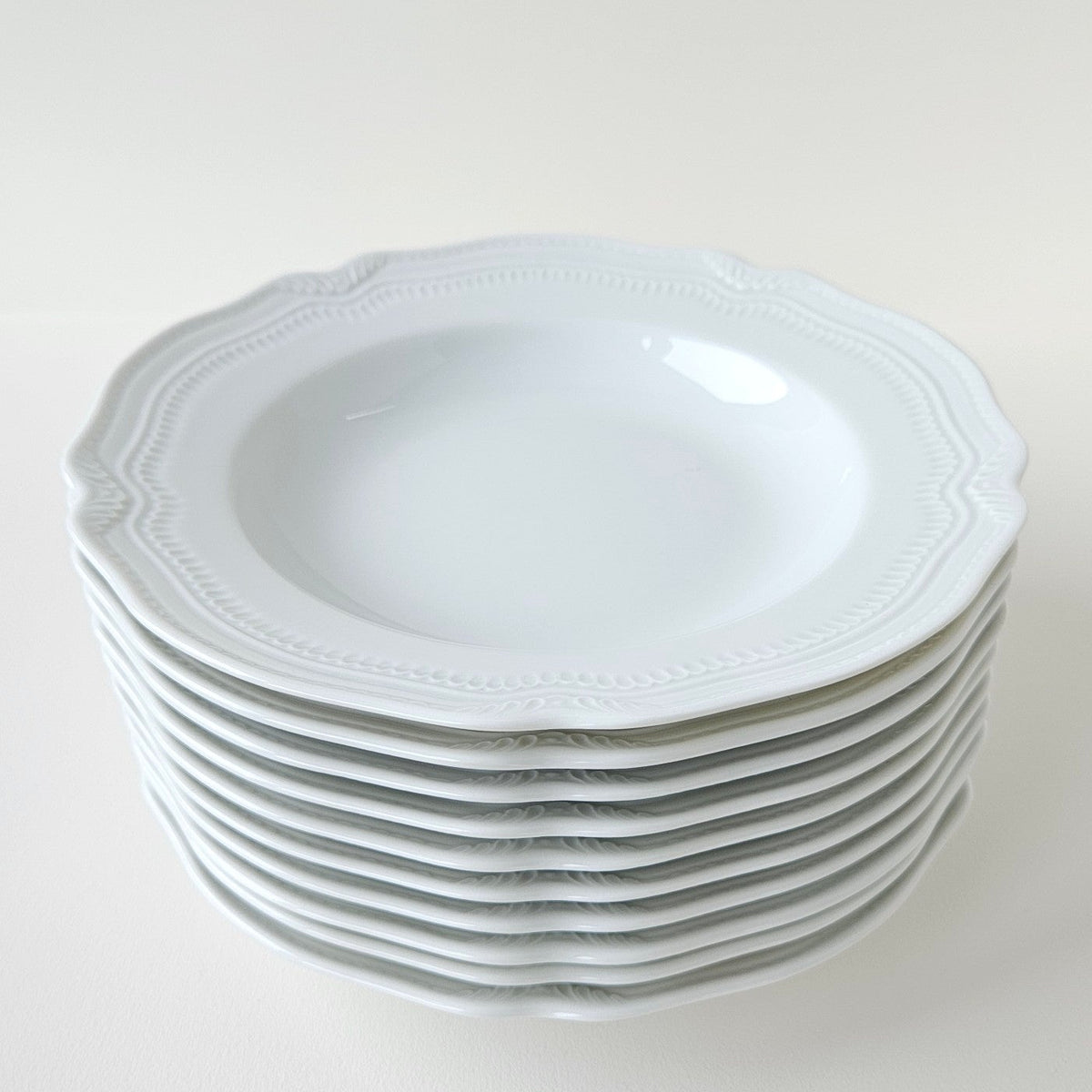 Suite de dix assiettes creuses – Manufacture La Seynie / La Reine – Saint-Yrieix-la-Perche, fin du XXᵉ s.