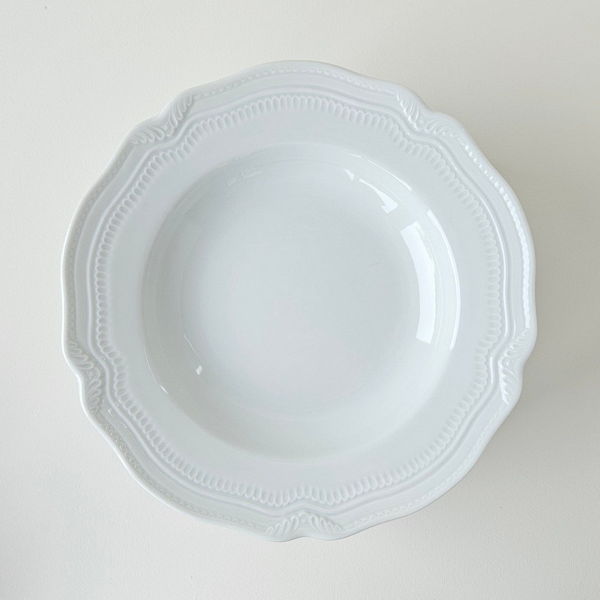 Suite de dix assiettes creuses – Manufacture La Seynie / La Reine – Saint-Yrieix-la-Perche, fin du XXᵉ s.