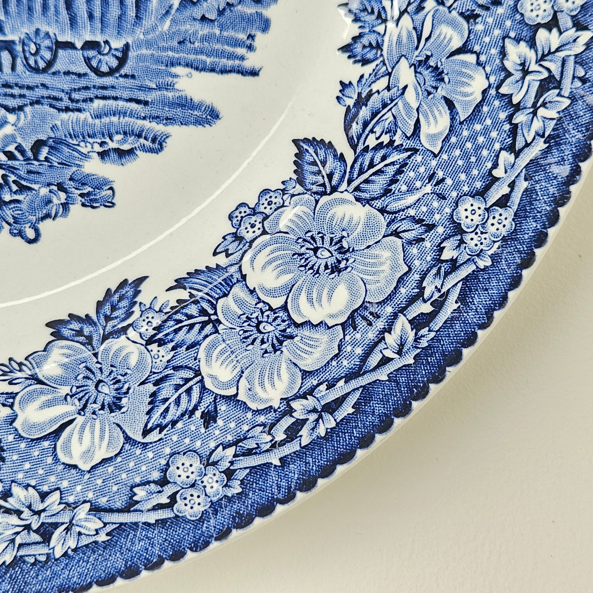 Assiette en faïence – Barratts of Staffordshire Ltd. – Burslem, Stoke-on-Trent, v. 1950-1960