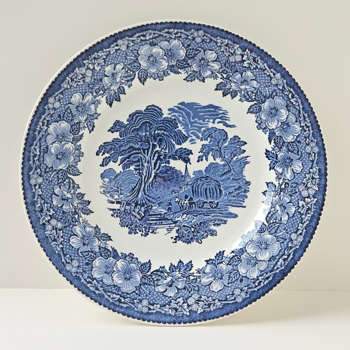 Assiette en faïence – Barratts of Staffordshire Ltd. – Burslem, Stoke-on-Trent, v. 1950-1960