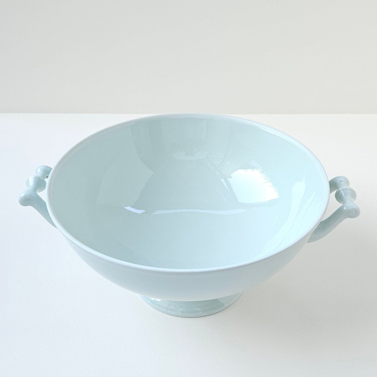 Coupe sur piédouche en porcelaine céladon – Manufacture Haviland – Limoges, Début du XXIe s.