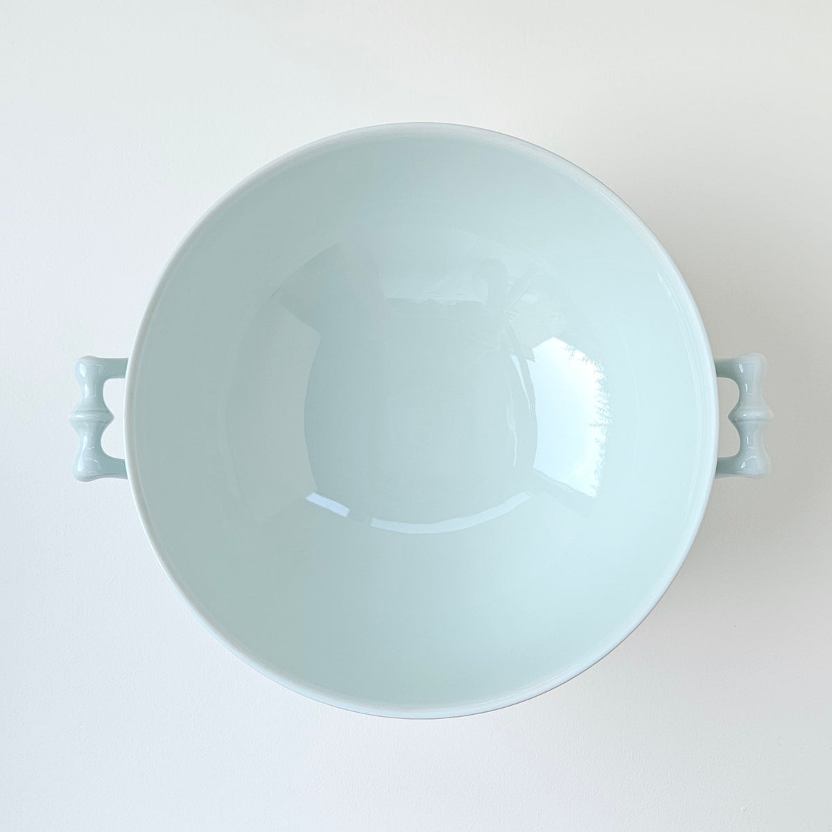 Coupe sur piédouche en porcelaine céladon – Manufacture Haviland – Limoges, Début du XXIe s.